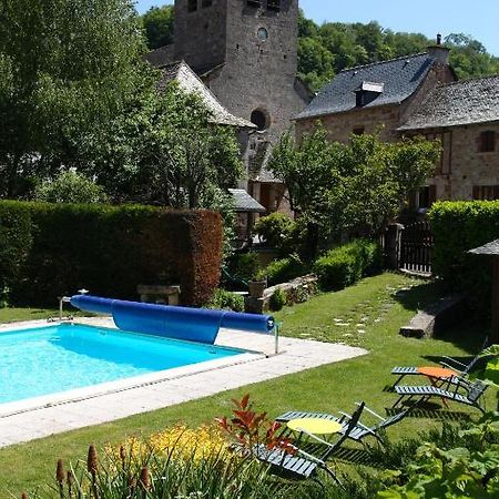 Logis Hotel Restaurant L'Auberge Du Chateau Muret-le-Château Exteriör bild